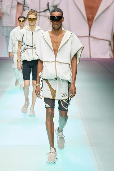 Look 30